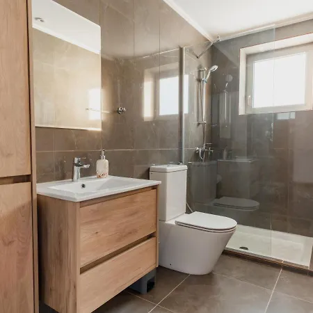 Apartment Three Bedroom With Balcony *