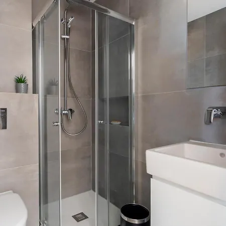 Apartment Three Bedroom With Balcony *